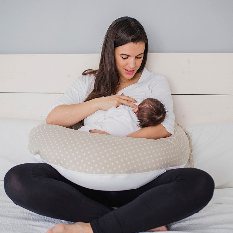 Beneficios de la lactancia materna, dar el pecho cojín nido mimuselina