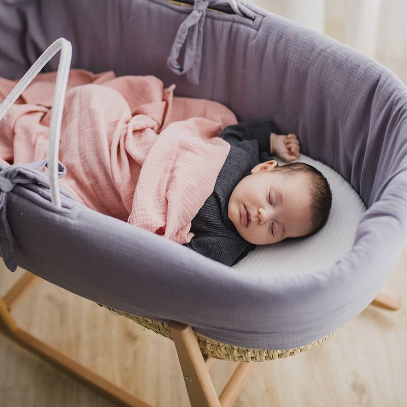 capazo-gris-plomo-mimuselina-rosa-dulces-sueños-descanso-dormir-bebe-mimuselia1 (2) sueño bebe ventanas de sueño mimuselina blog noc noc baby